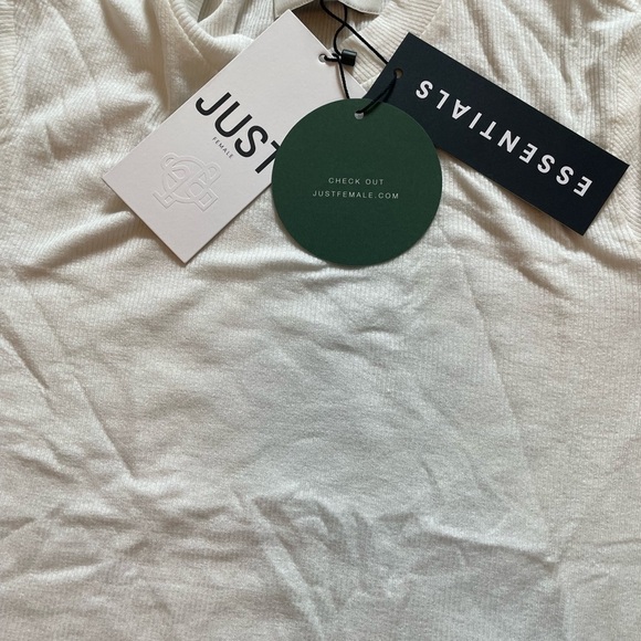 𝅺just Female Millie ls o-neck - Picture 6 of 9